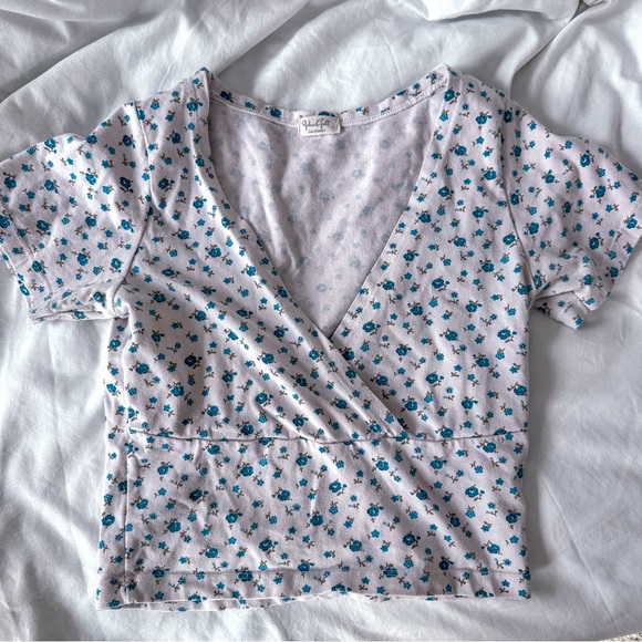 brandy melville floral amara top - Picture 2 of 2